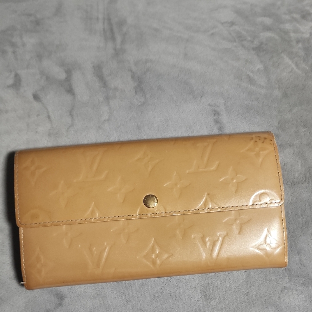 Louis Vuitton Tan Wallet Luxurious Design